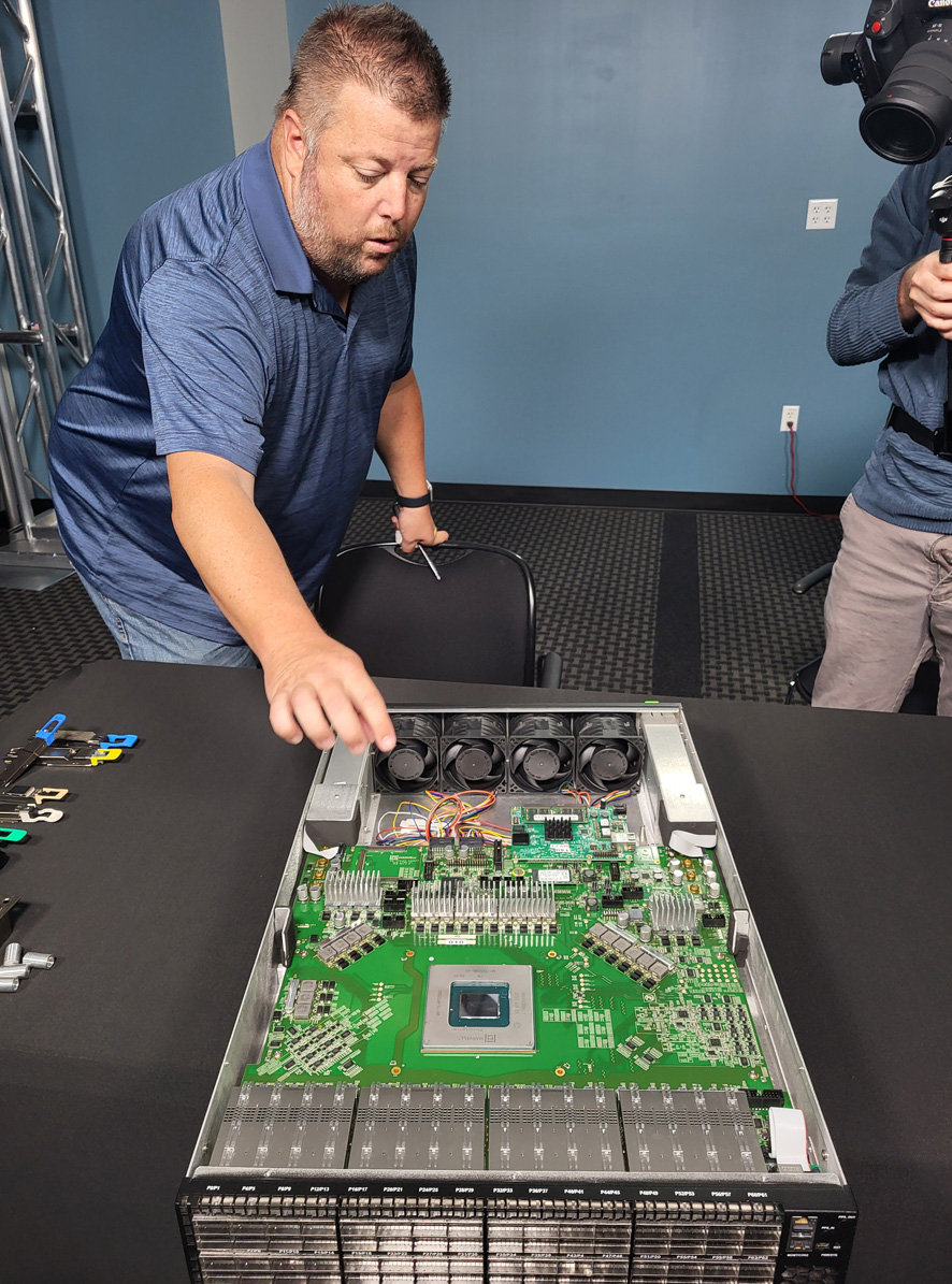 Teralynx 10 switch